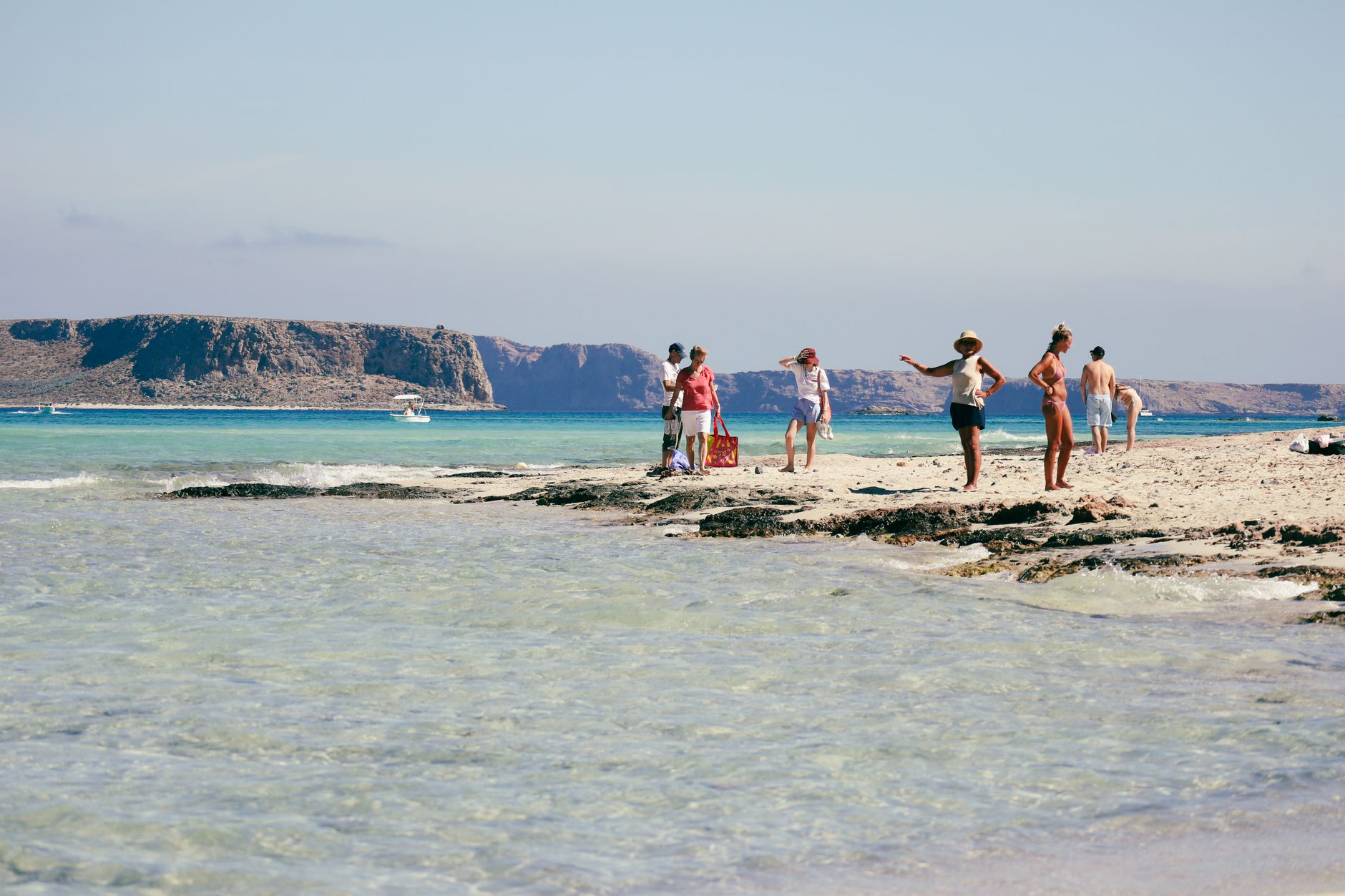 Plage de sable et eaux turquoise de l'ouest crétois